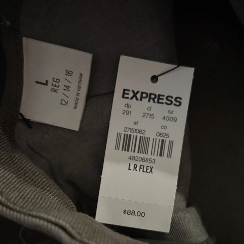 Express 70’s Flare Mid Rise Jeans - Picture 5 of 5